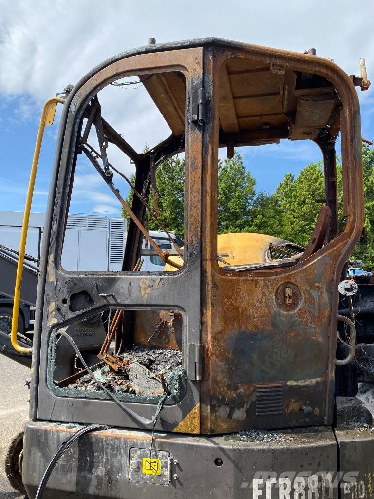 Volvo ECR88D / 1er Main Certificat CE endommagée Середні екскаватори 7т. - 12т.