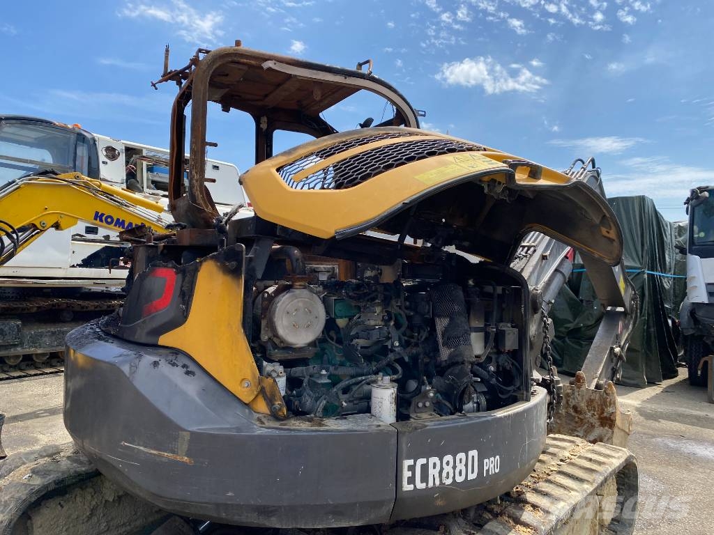 Volvo ECR88D / 1er Main Certificat CE endommagée Середні екскаватори 7т. - 12т.