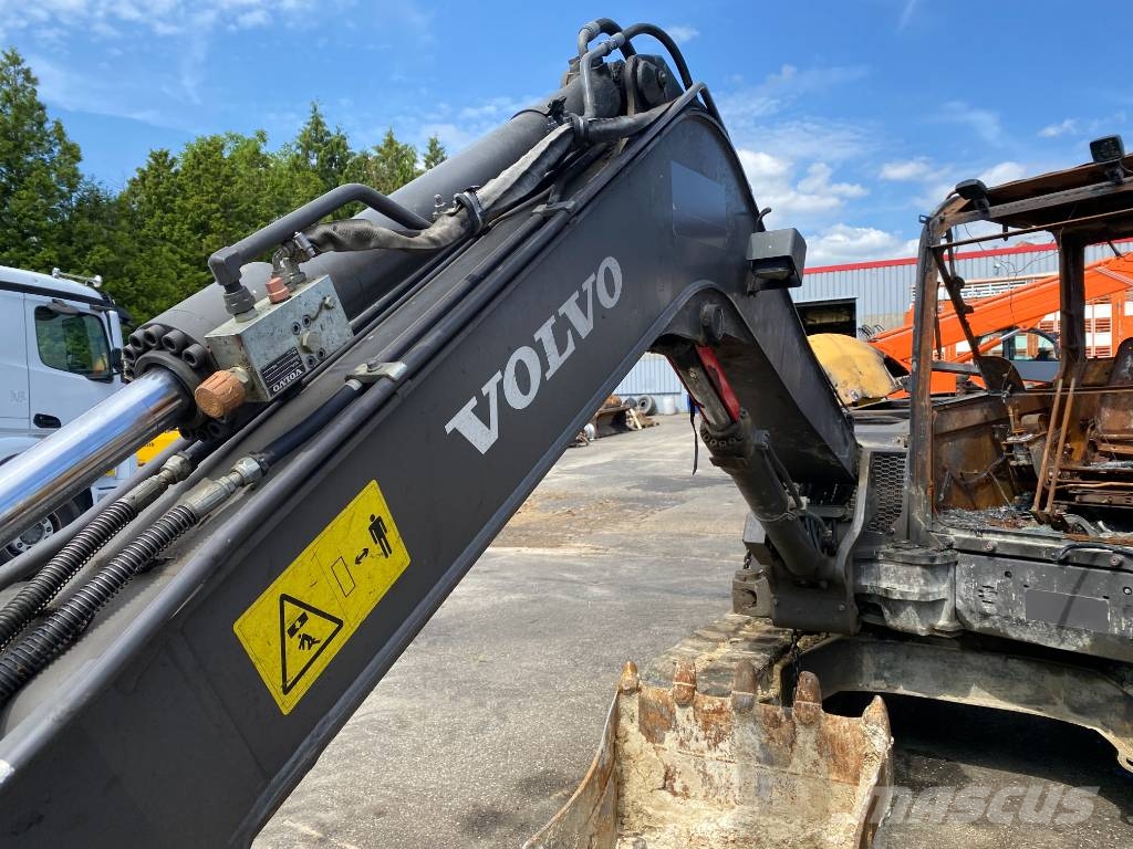 Volvo ECR88D / 1er Main Certificat CE endommagée Середні екскаватори 7т. - 12т.