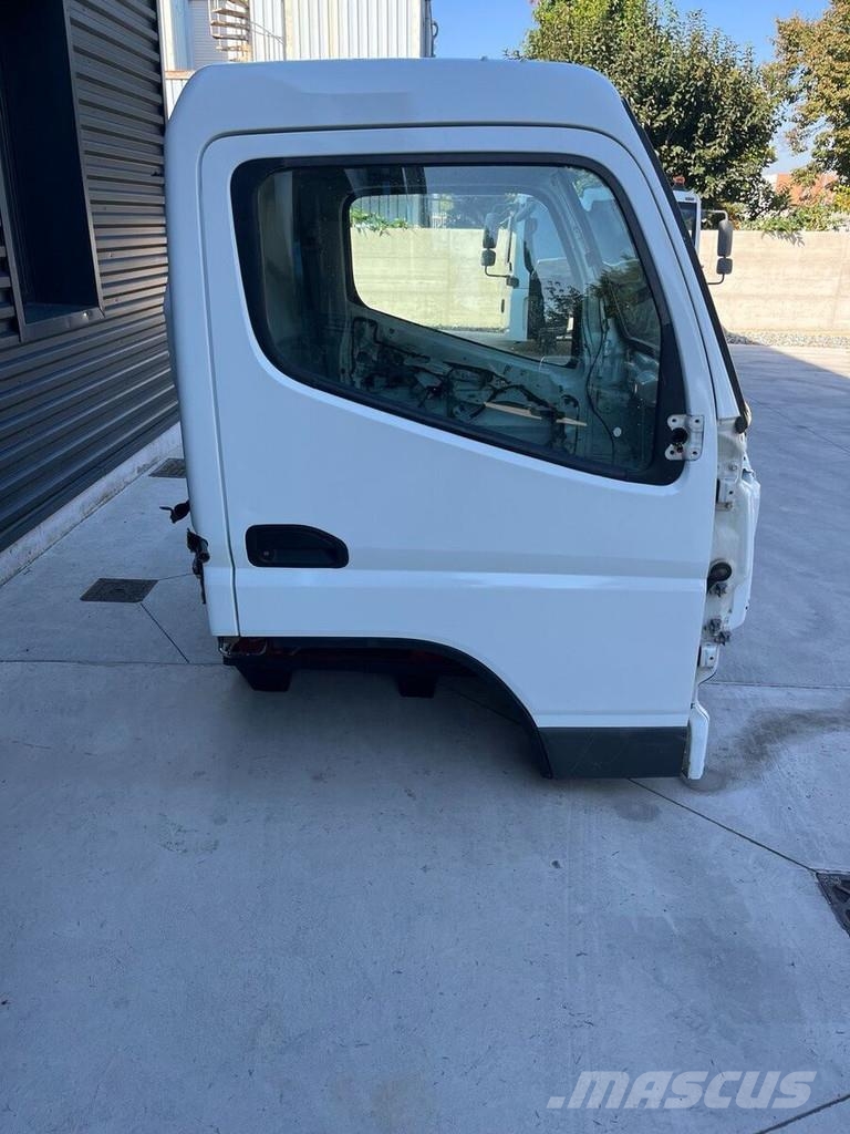 Mitsubishi Fuso CANTER S 1695mm RH DRIVE EURO 5 2011 -> Kabine i unutrašnjost