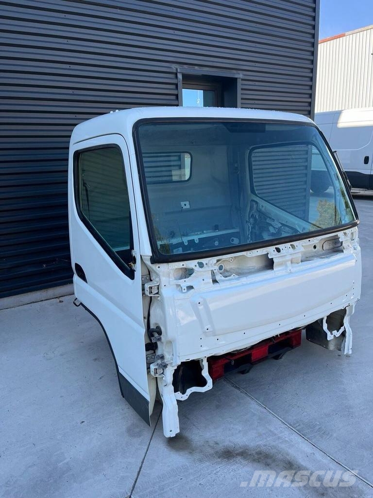 Mitsubishi Fuso CANTER S 1695mm RH DRIVE EURO 5 2011 -> Kabine i unutrašnjost