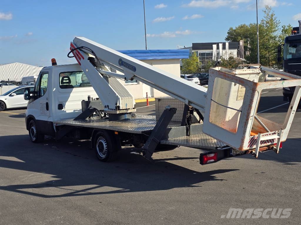 Iveco 35S 15 Plataformas aéreas montadas em caminhão