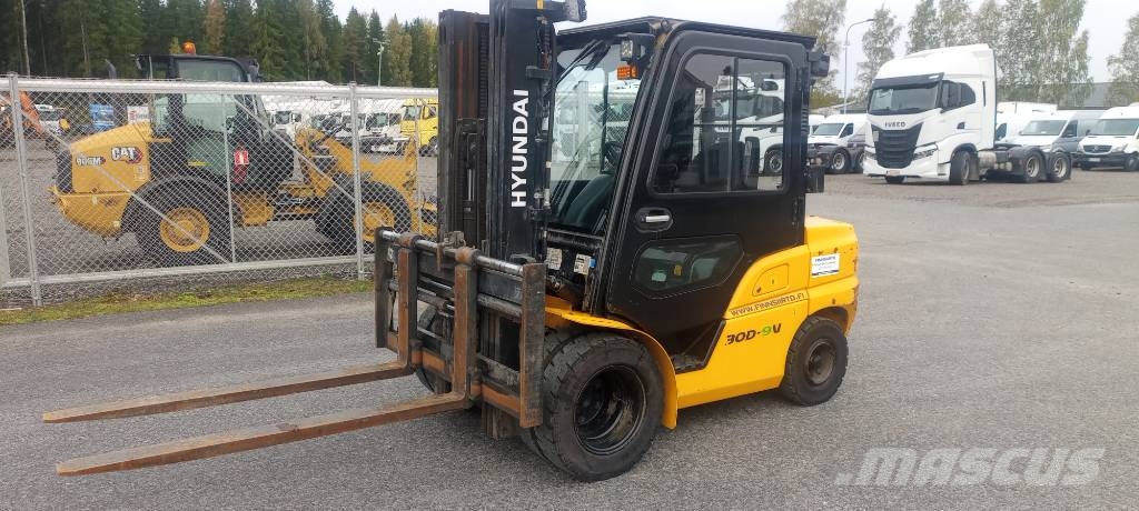 Hyundai 30 D Dieseltrukit