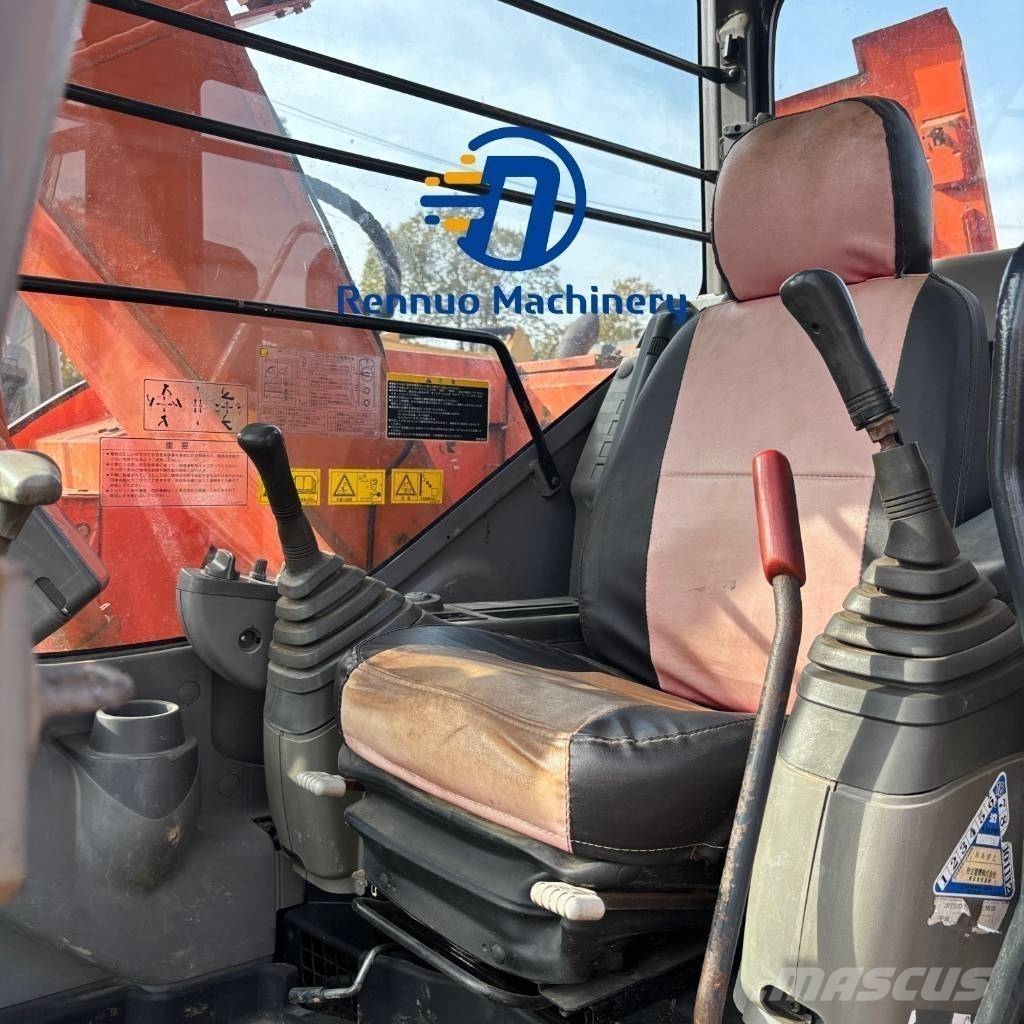 Hitachi ZX 135 US Kāpurķēžu ekskavatori