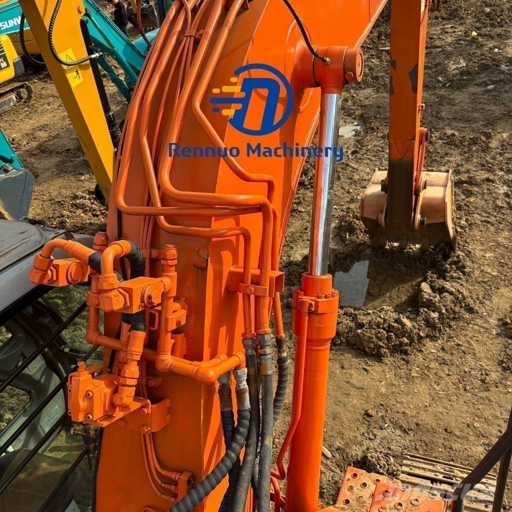 Hitachi ZX 135 US Kāpurķēžu ekskavatori