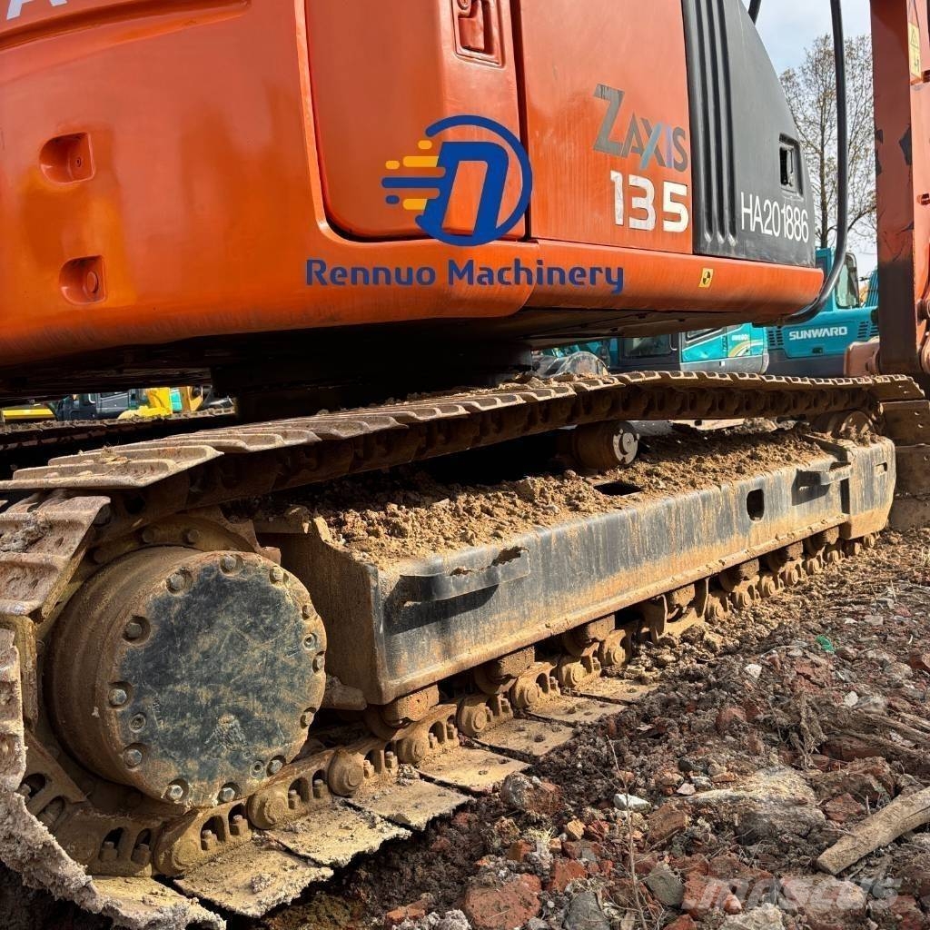 Hitachi ZX 135 US Kāpurķēžu ekskavatori