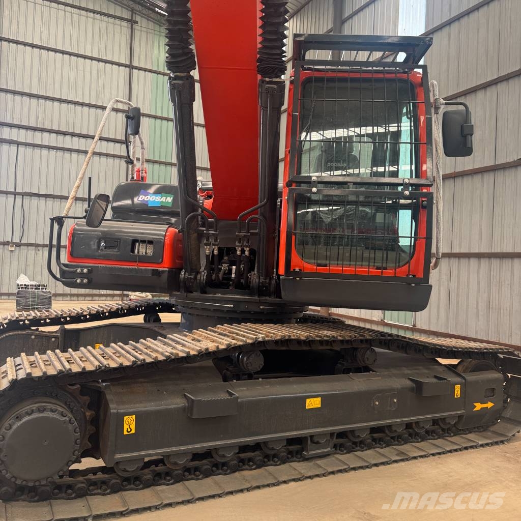 Doosan DX 225 LCA Vikšriniai ekskavatoriai