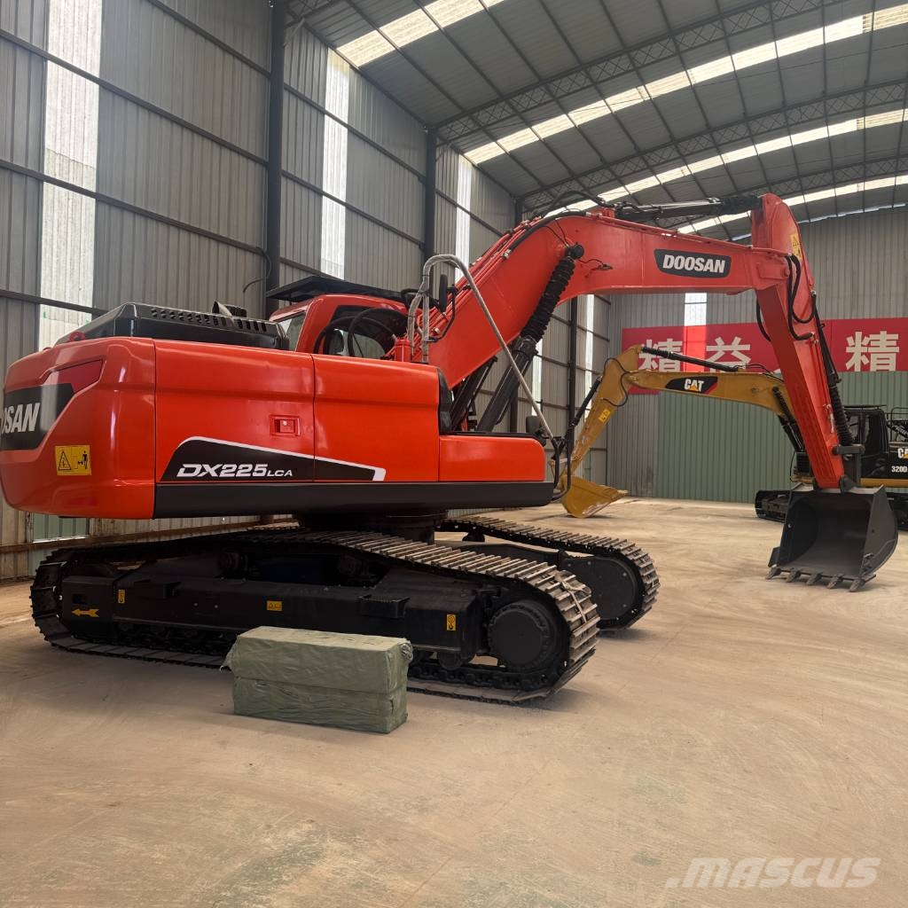 Doosan DX 225 LCA Vikšriniai ekskavatoriai