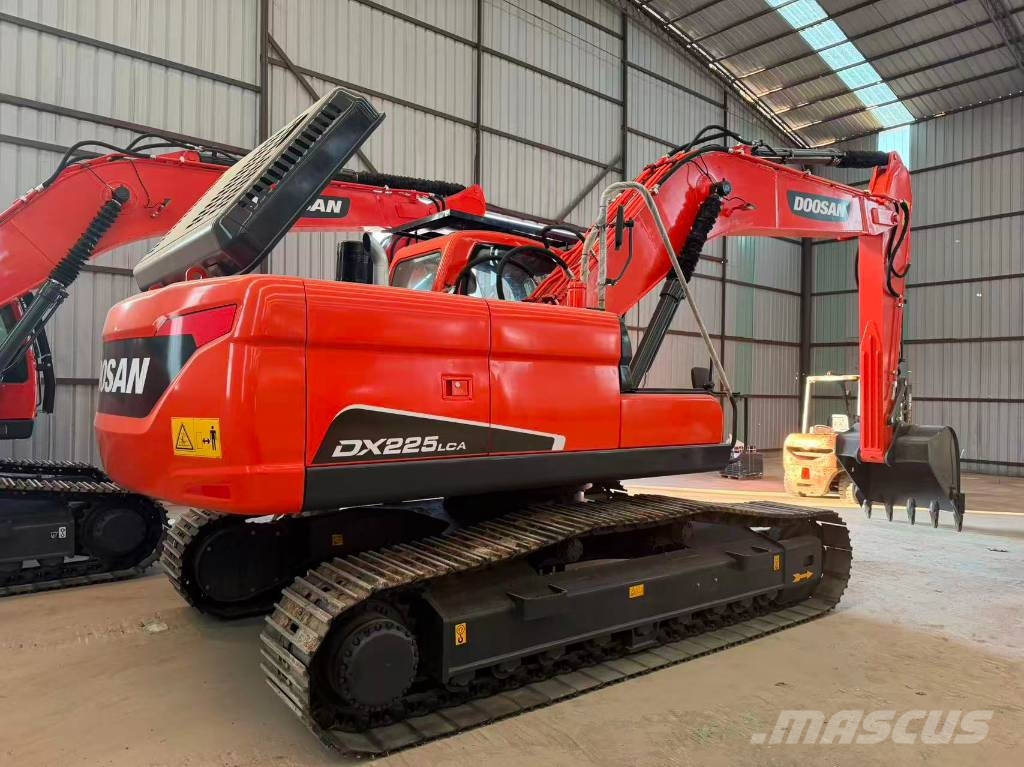 Doosan DX 225 LCA Vikšriniai ekskavatoriai