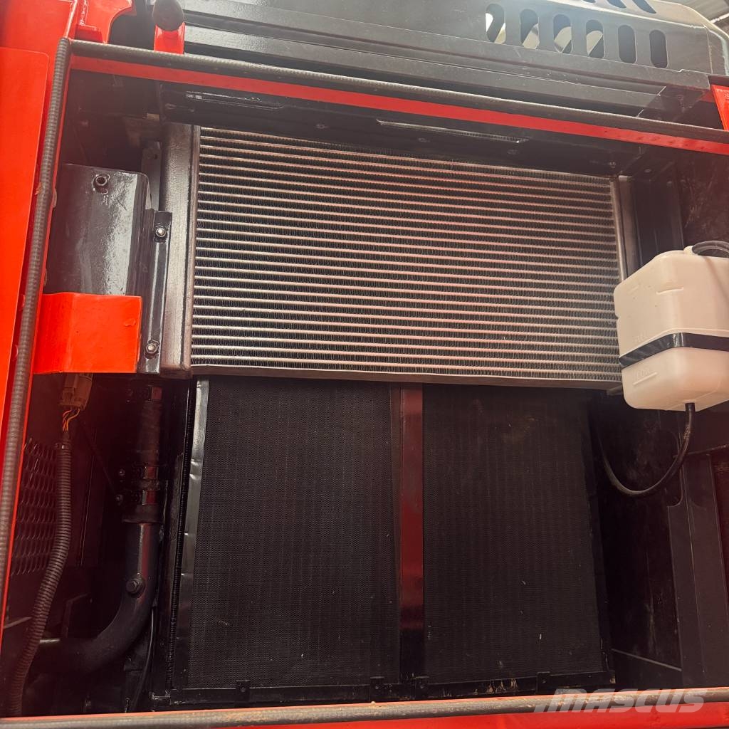 Doosan DX 225 LCA Vikšriniai ekskavatoriai