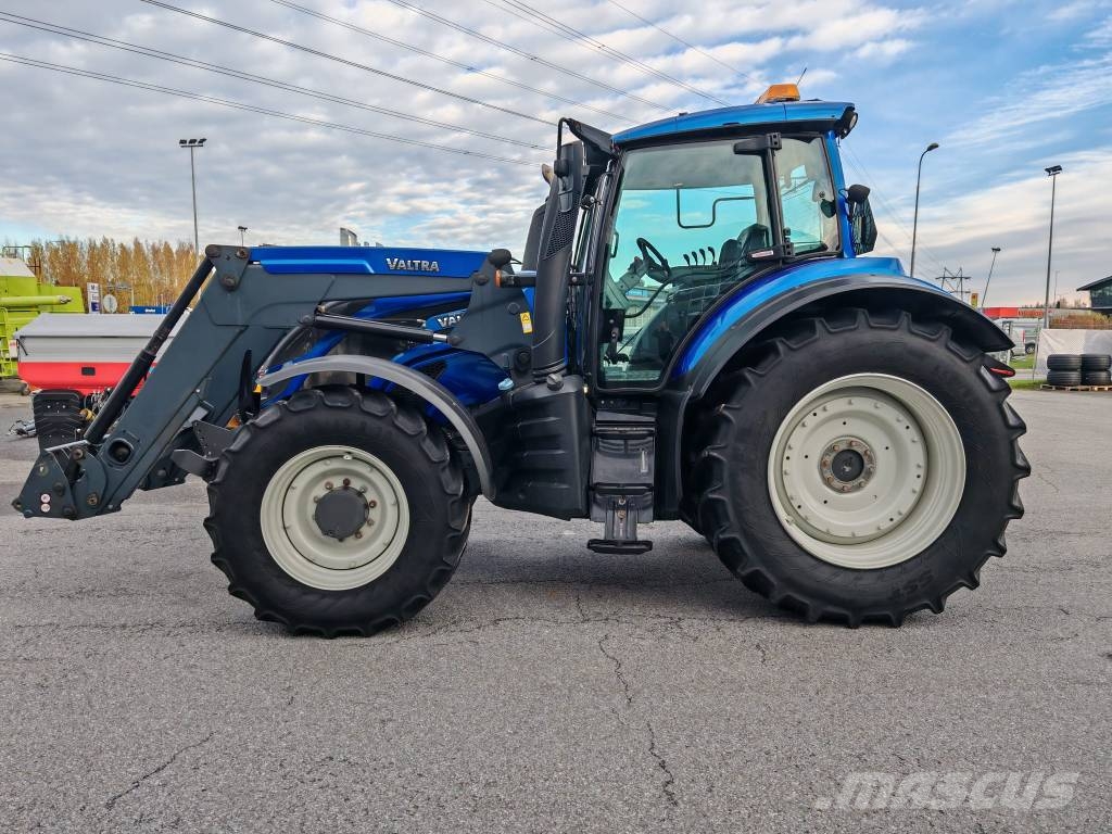 Valtra T 144 Active MYYTY Traktoren