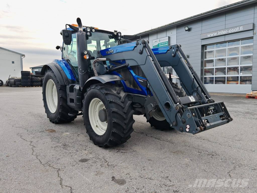 Valtra T 144 Active MYYTY Traktoren