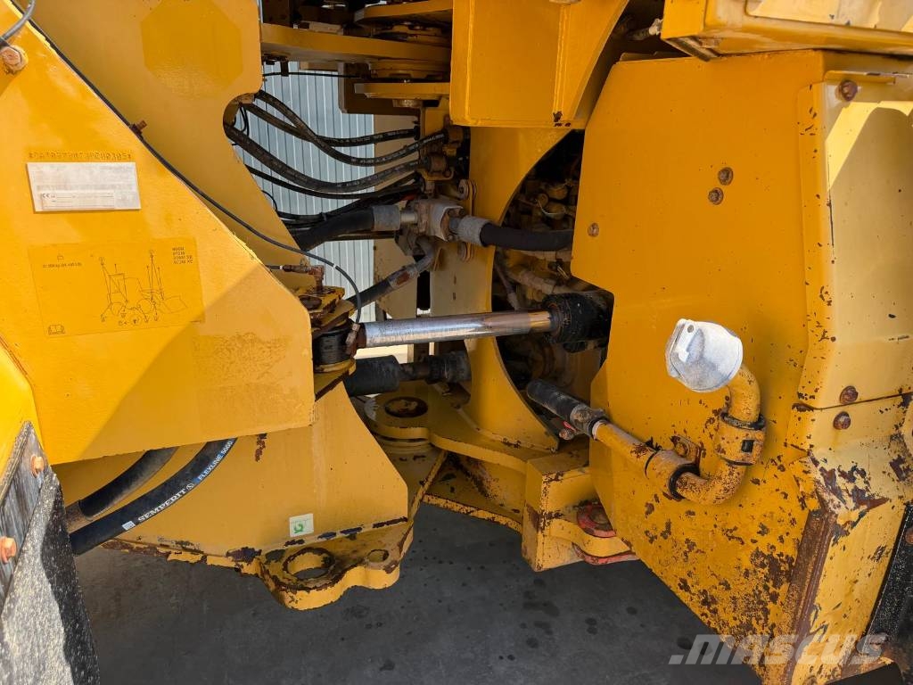 CAT 972M Фронтальні навантажувачі