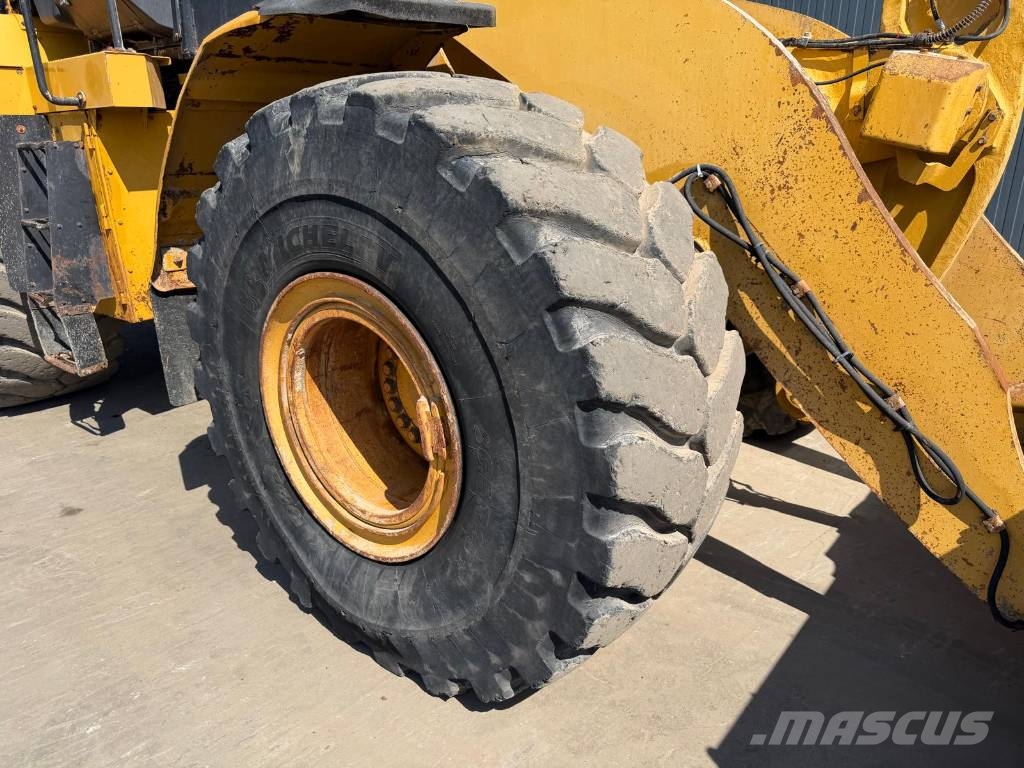 CAT 972M Фронтальні навантажувачі