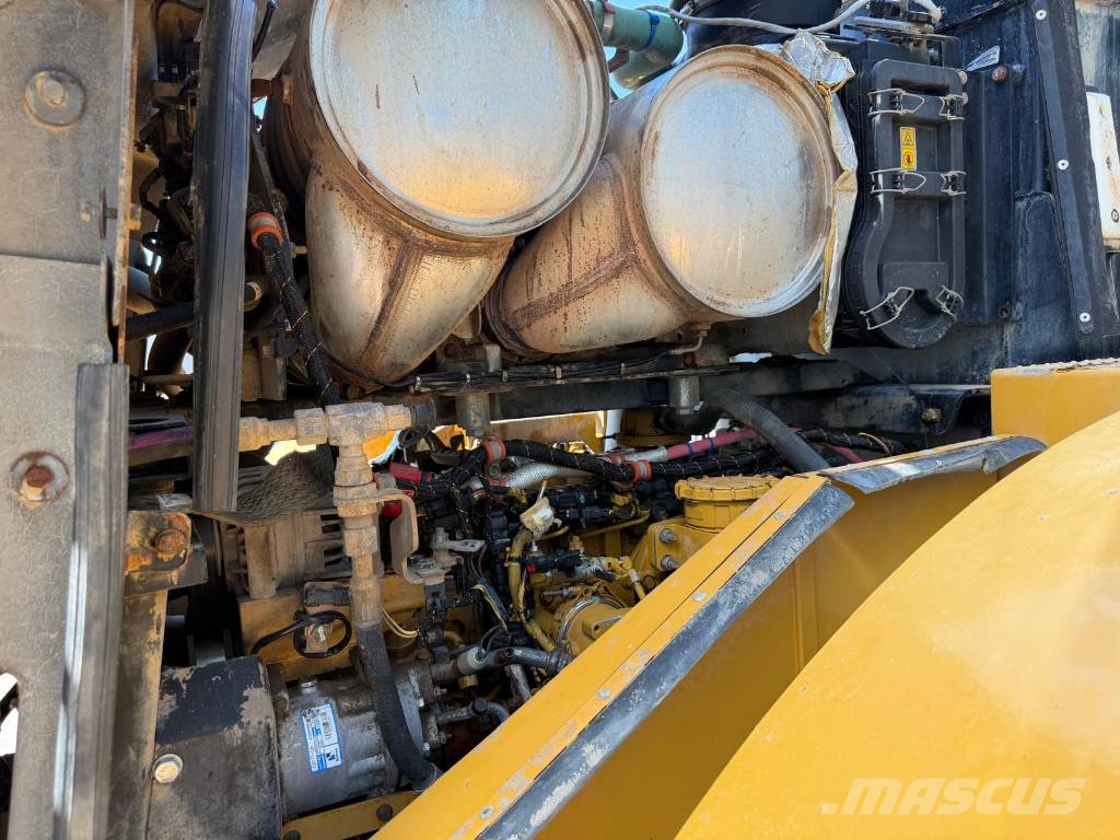 CAT 972M Фронтальні навантажувачі