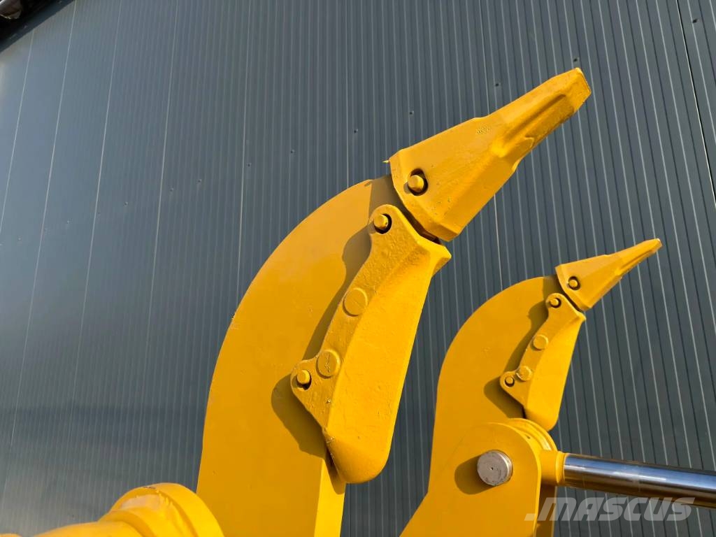 CAT D8R Multi Shank Ripper Scarificatori