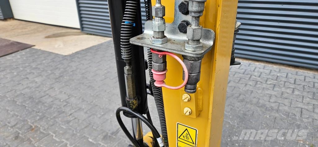 CAT 302CR حفارات صغيرة أقل من 7 طن (حفارات صغيرة)