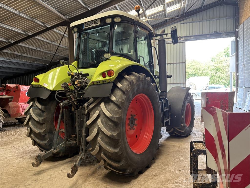 CLAAS Axion 820 C-MATIC Tractors