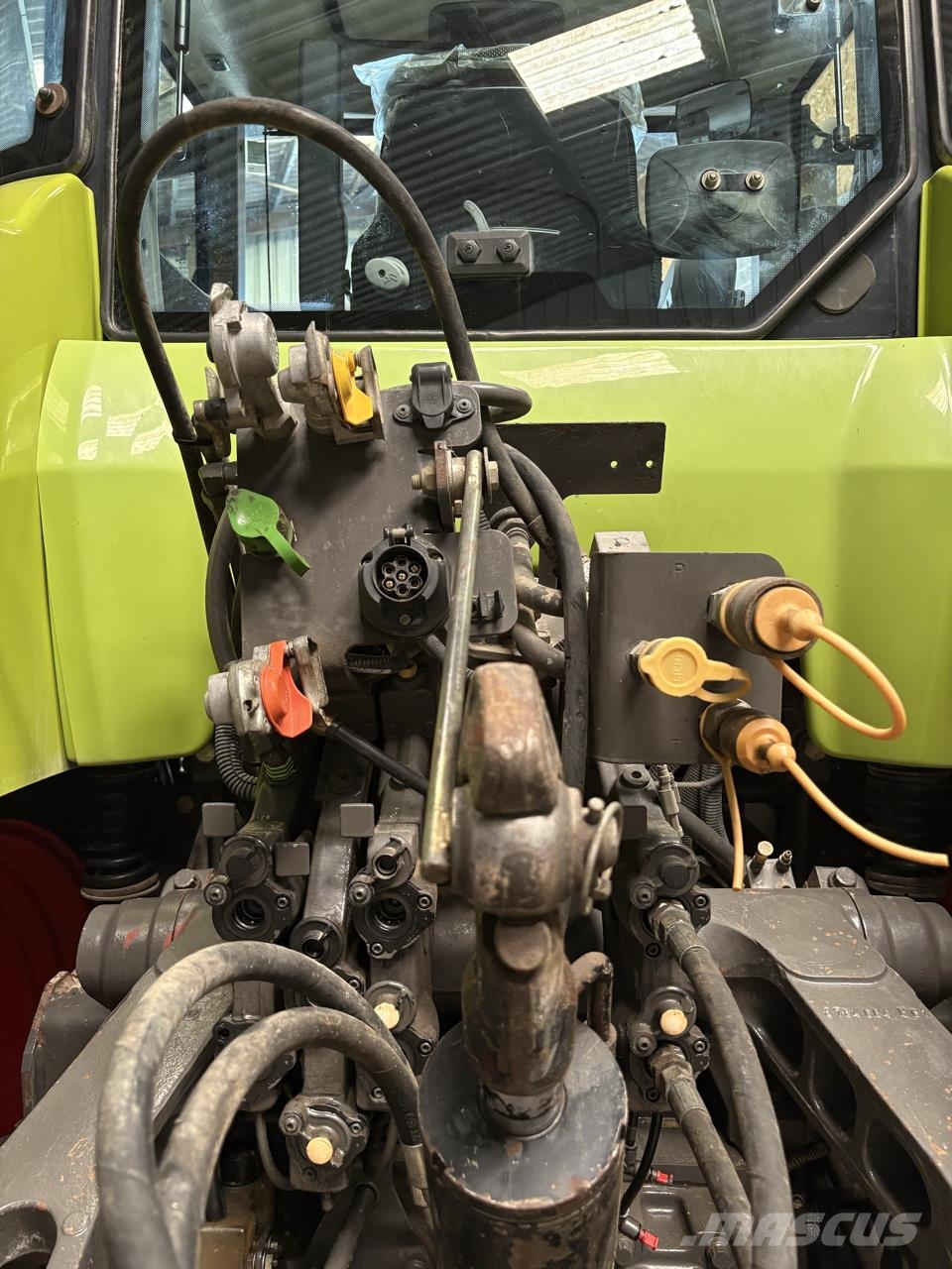 CLAAS Axion 820 C-MATIC Traktorid