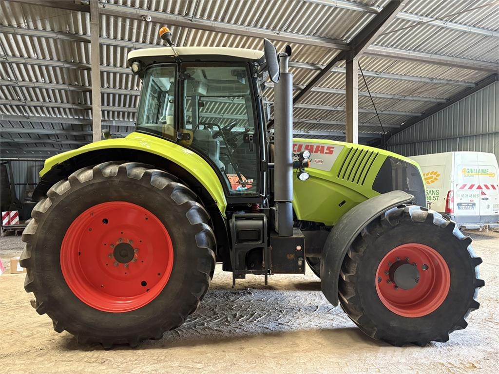 CLAAS Axion 820 C-MATIC Tractors