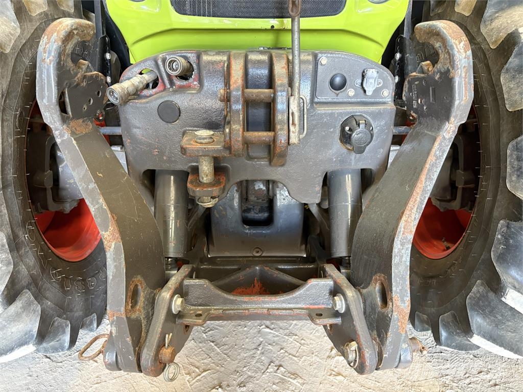 CLAAS Axion 820 C-MATIC Traktorid