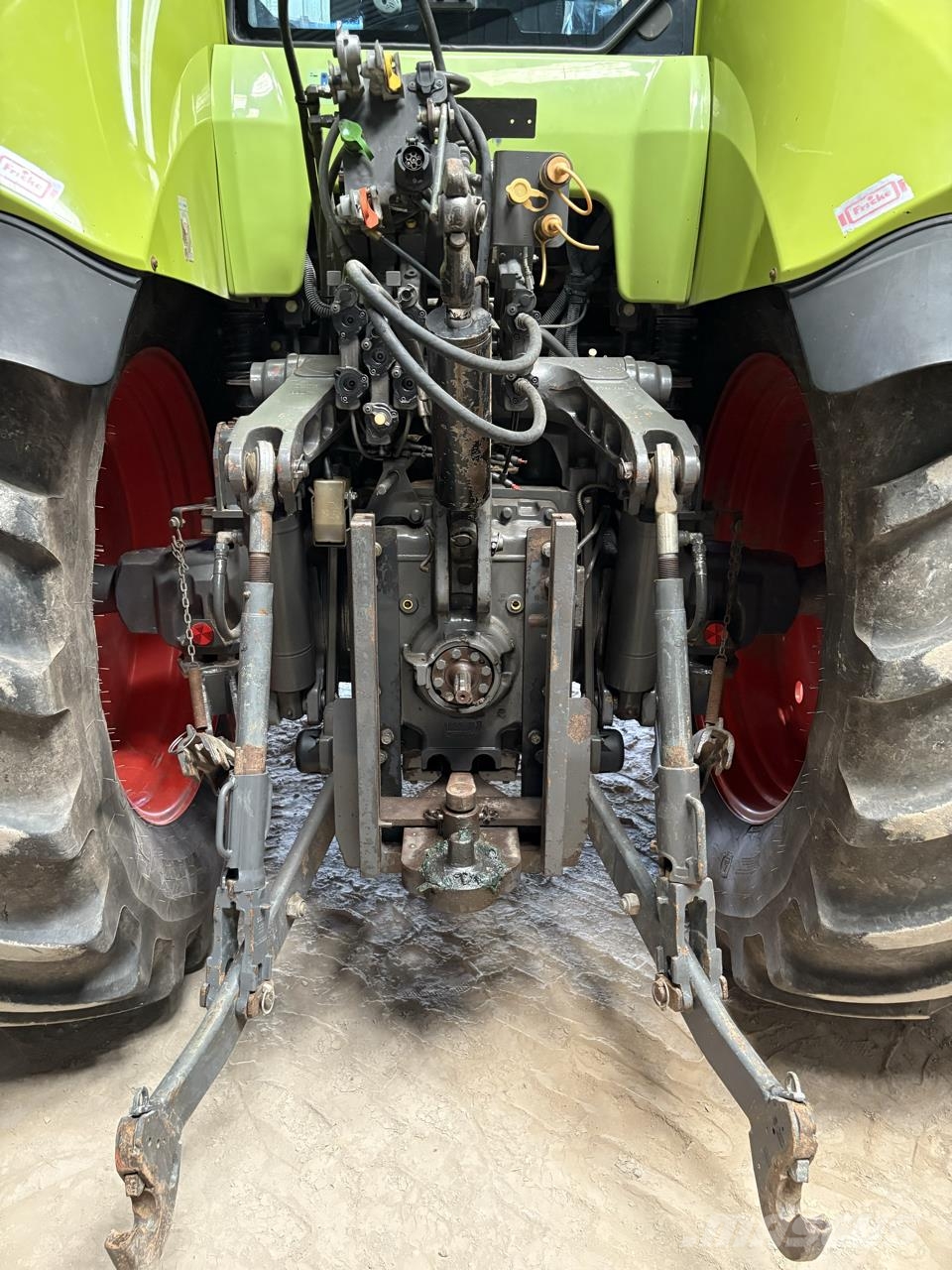 CLAAS Axion 820 C-MATIC Traktorid