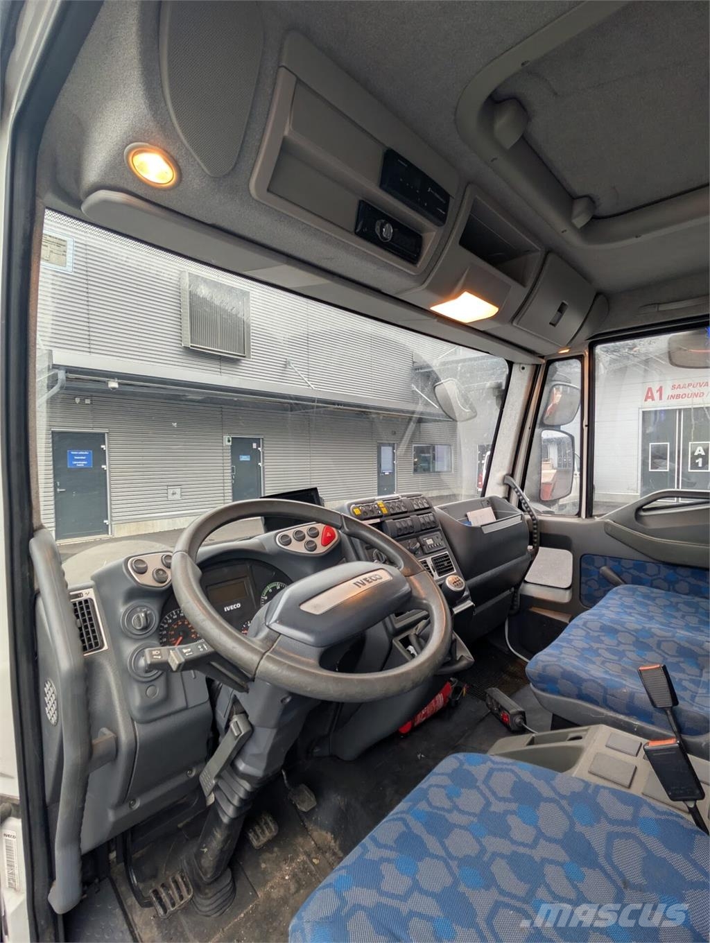 Iveco 75 E 14 Camiones grúa