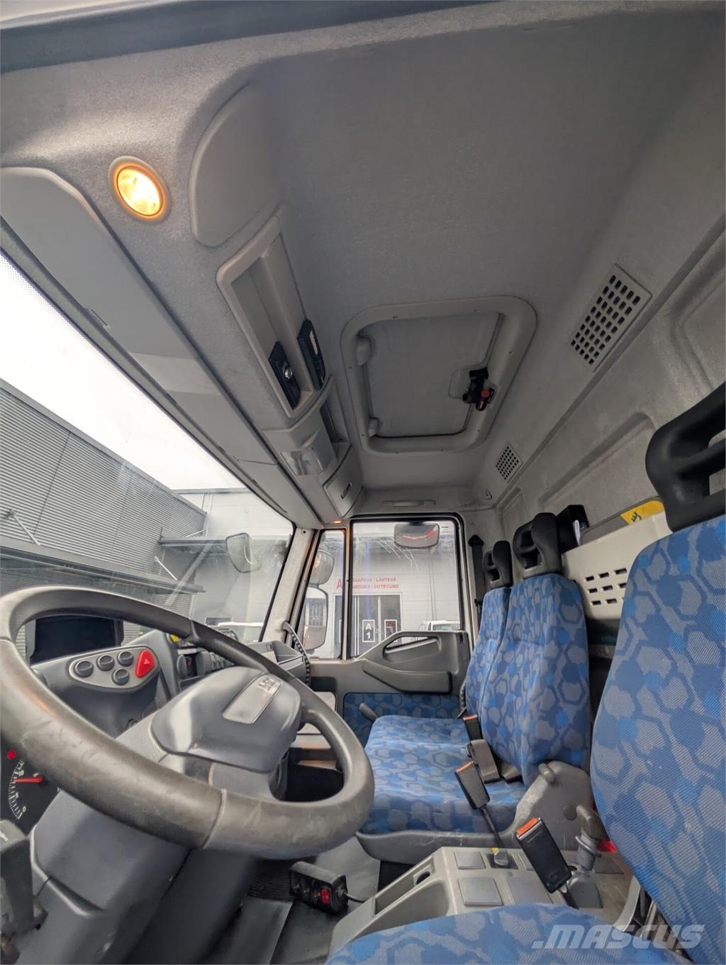 Iveco 75 E 14 Camiones grúa