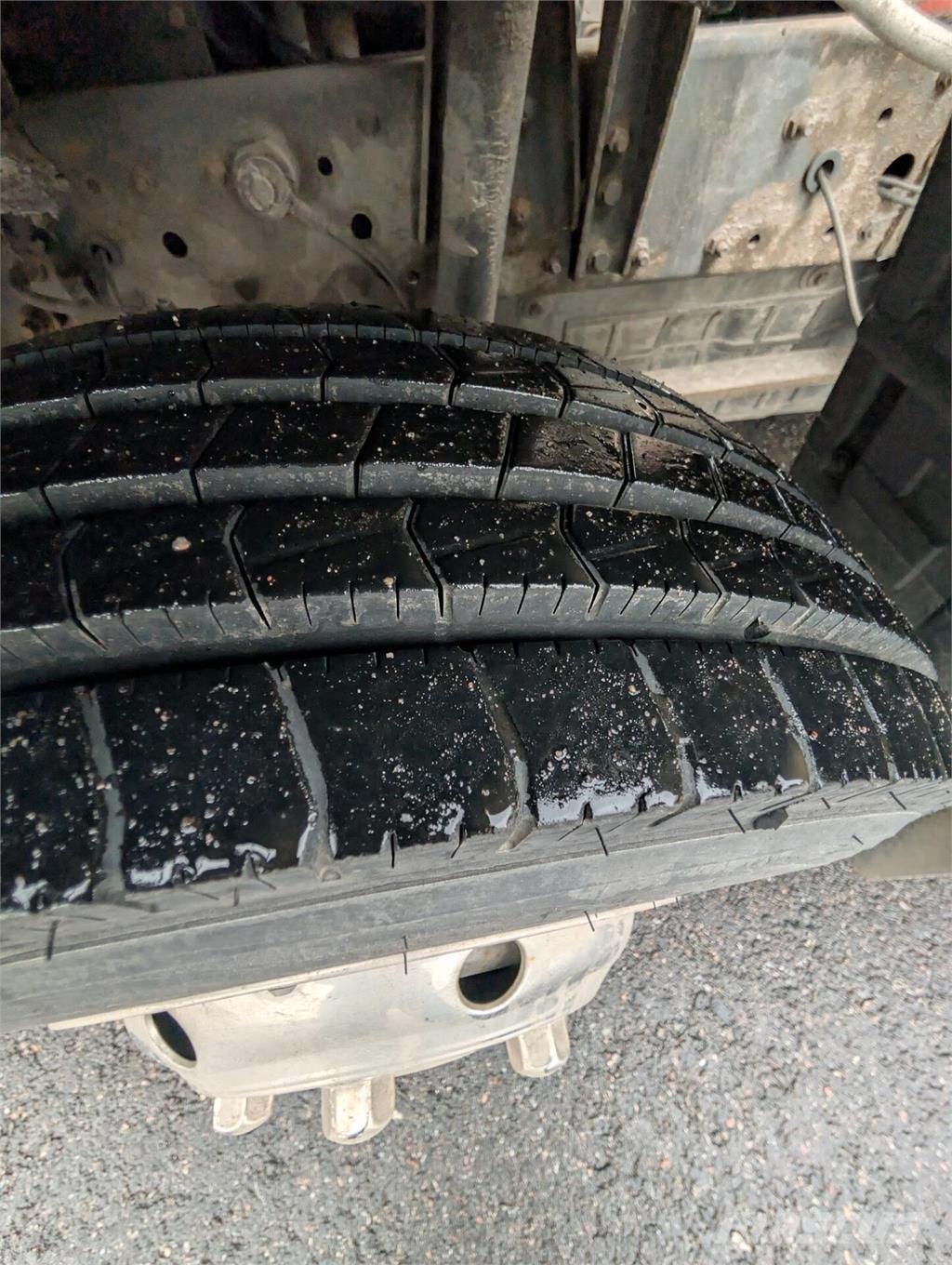 Iveco 75 E 14 Camiones grúa