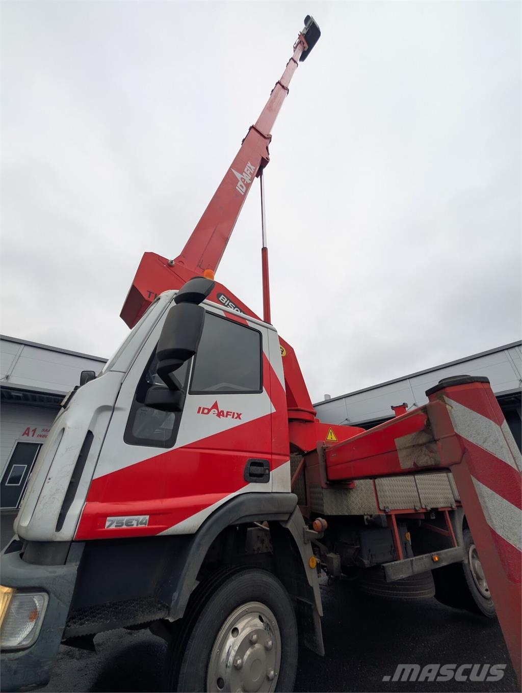Iveco 75 E 14 Camiones grúa