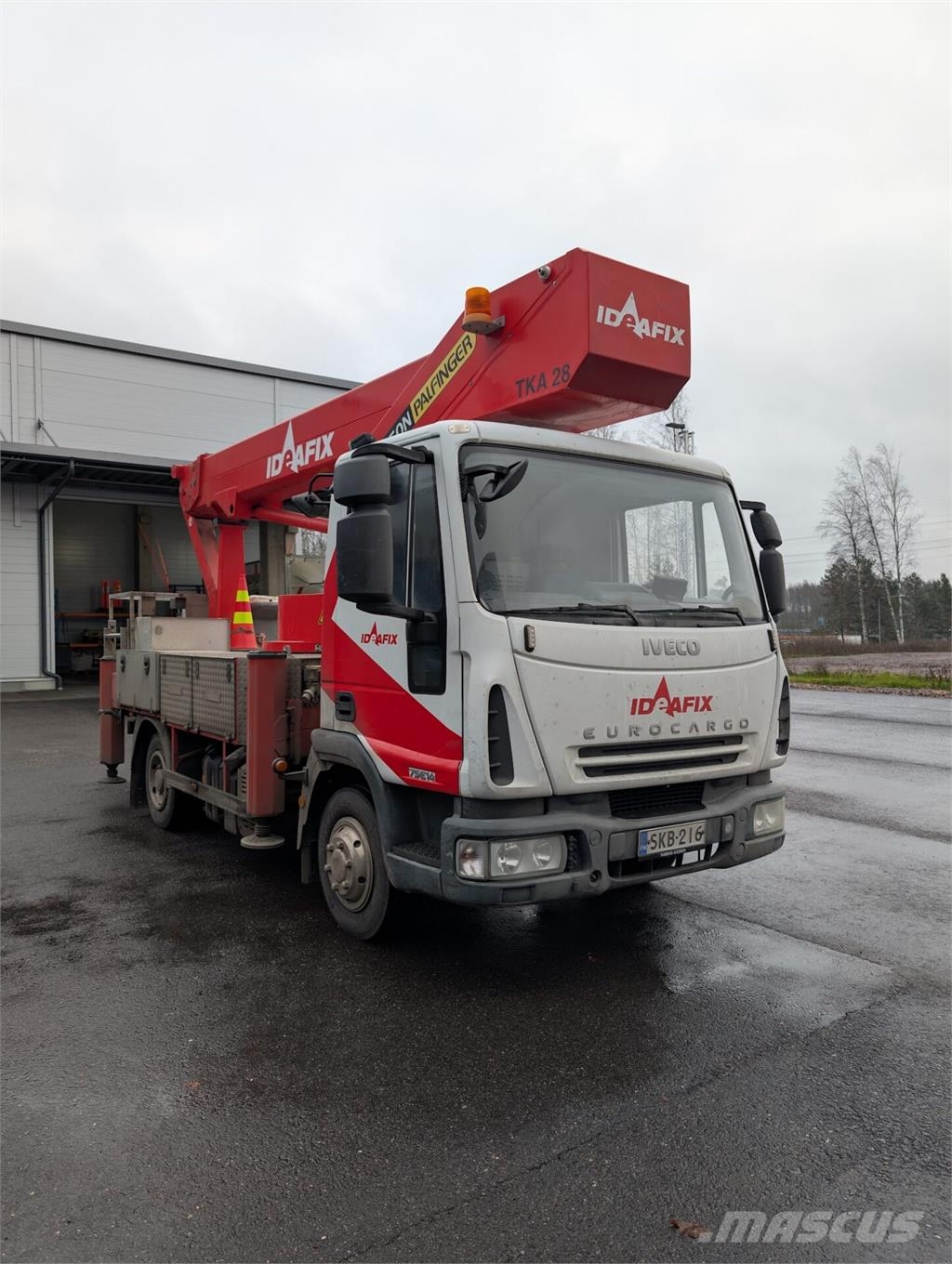 Iveco 75 E 14 Camiones grúa