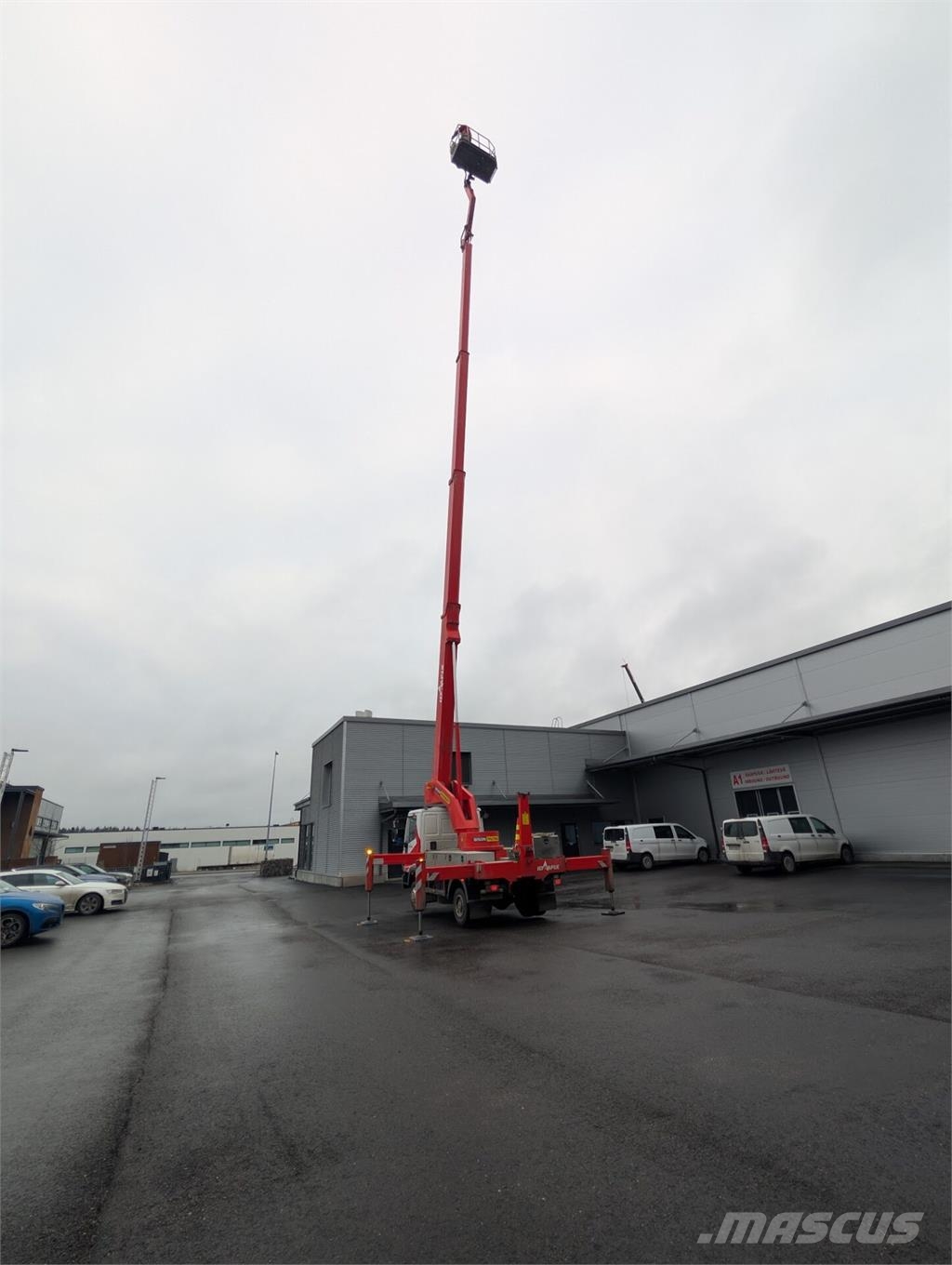Iveco 75 E 14 Camiones grúa