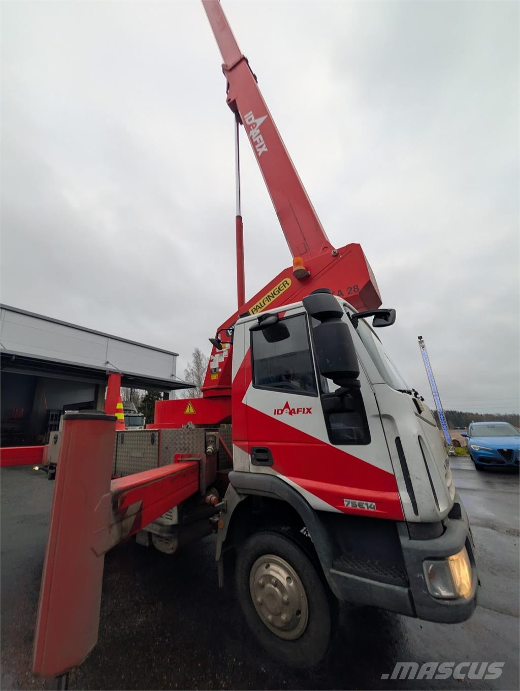 Iveco 75 E 14 Camiones grúa