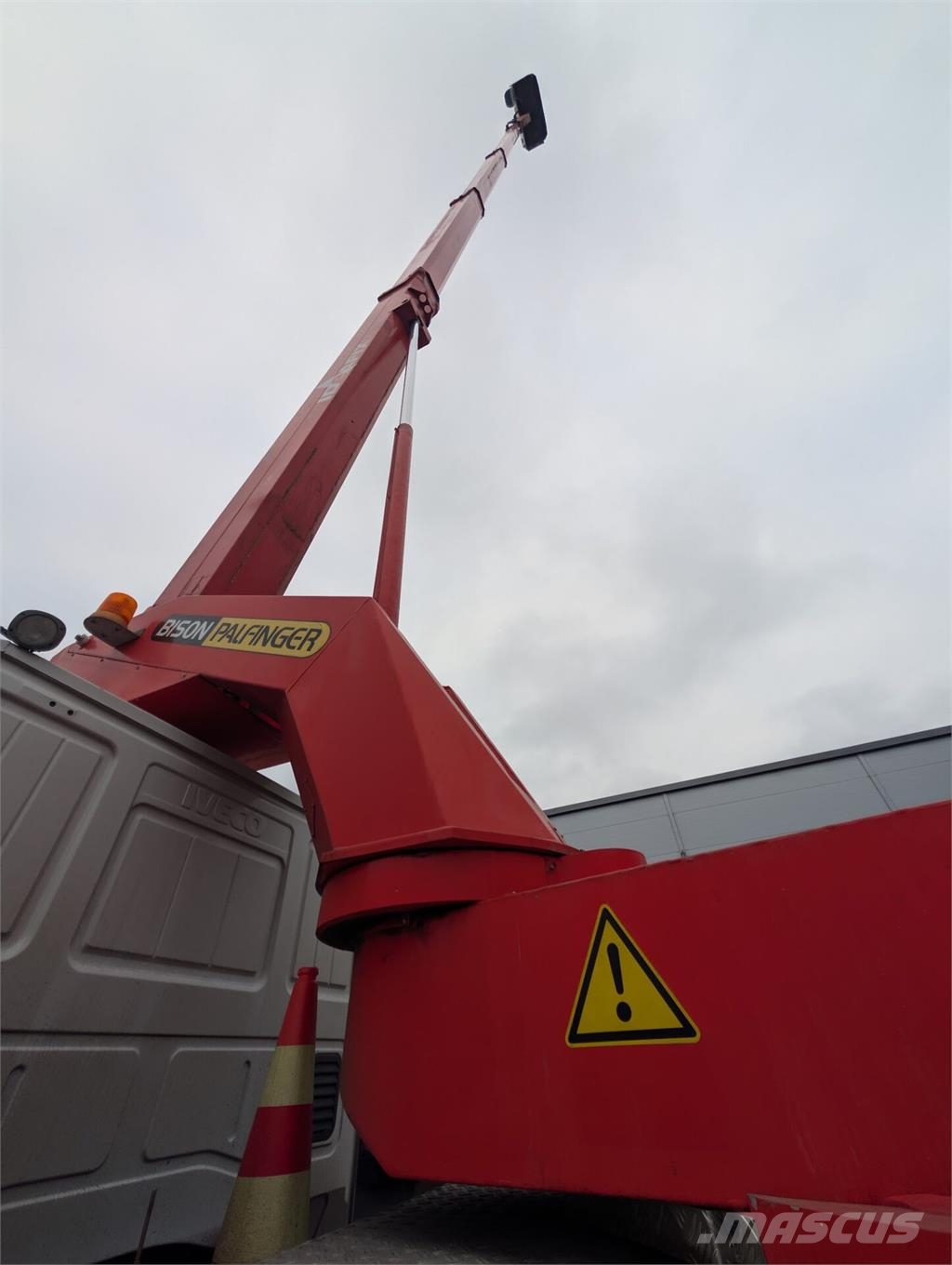 Iveco 75 E 14 Camiones grúa