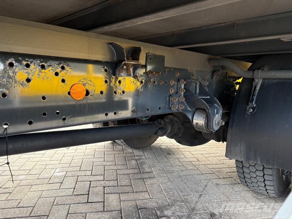 Iveco Eurocargo 120E21 + LOADLIFT 2200 KG + 12 T + EURO Bakwagens met gesloten opbouw