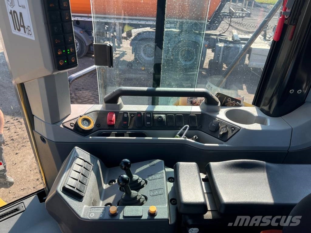 CAT 962 لوادر بعجل