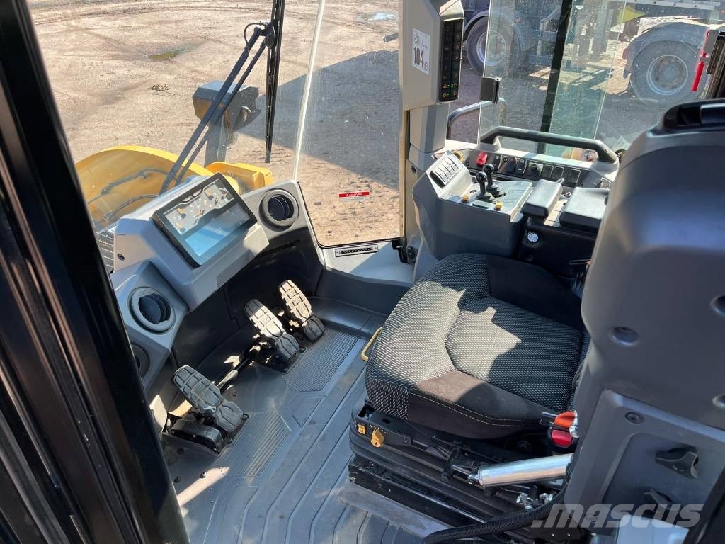 CAT 962 لوادر بعجل