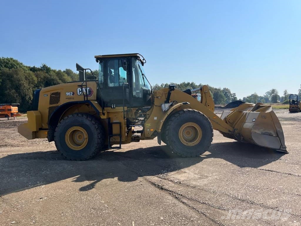 CAT 962 لوادر بعجل