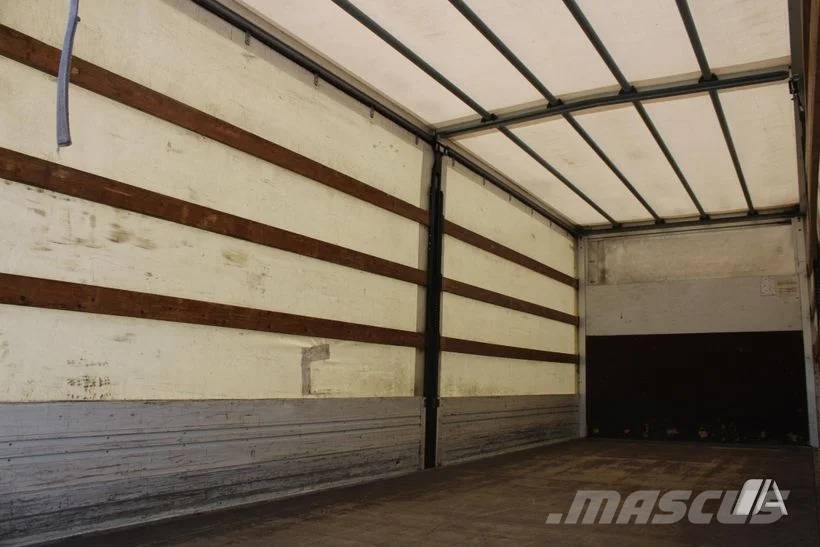 Renault D 240--002-LONAS Camiones caja cerrada