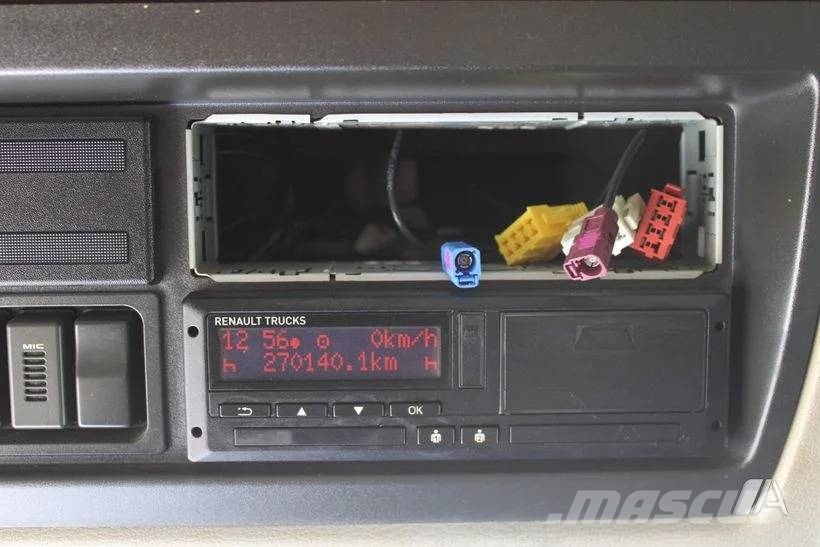 Renault D 240--002-LONAS Camiones caja cerrada