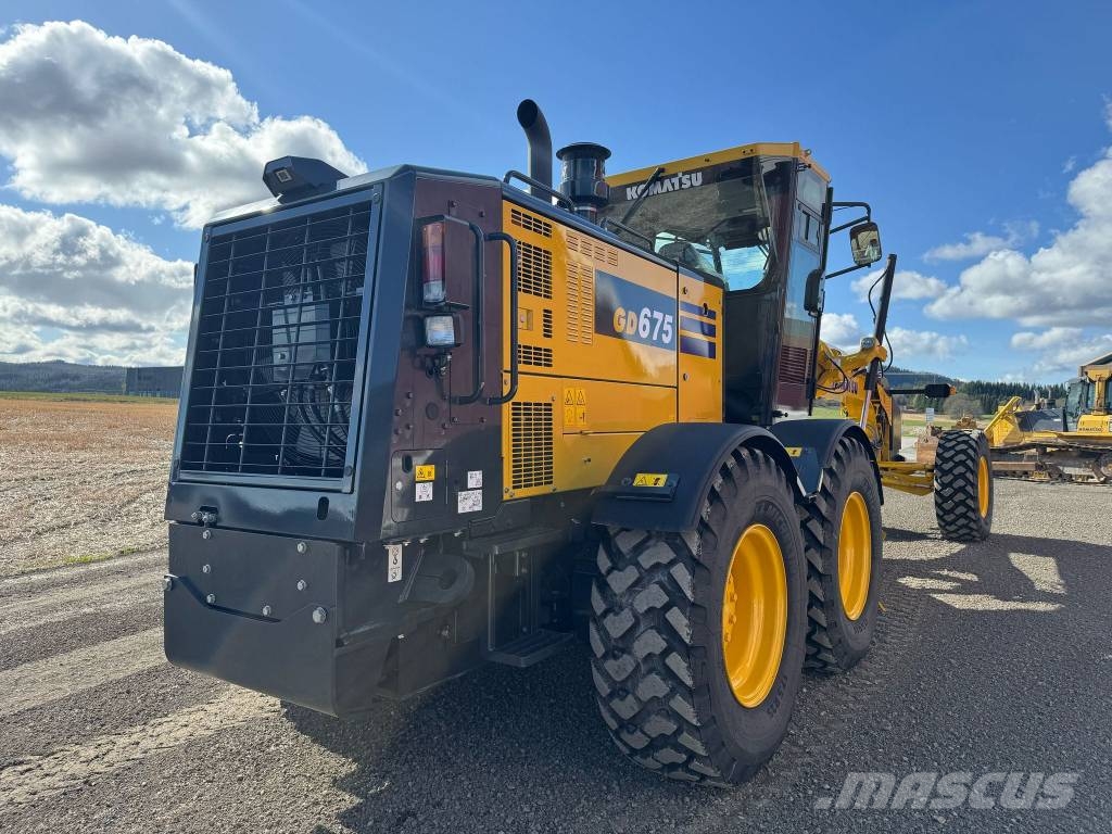 Komatsu GD 675 Graders