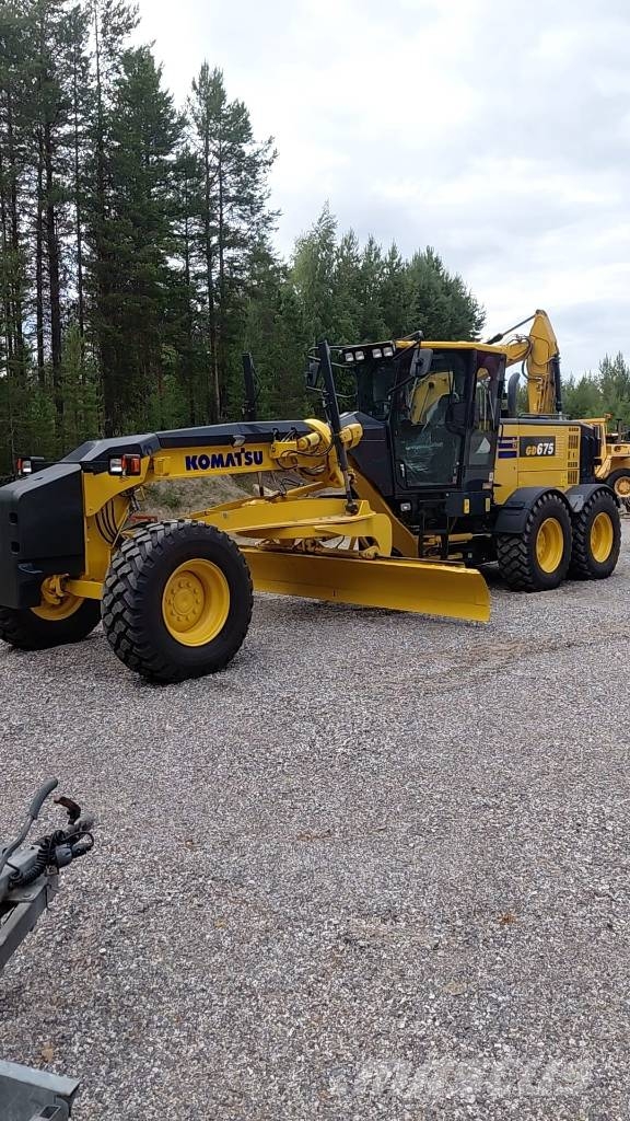 Komatsu GD 675 Graders