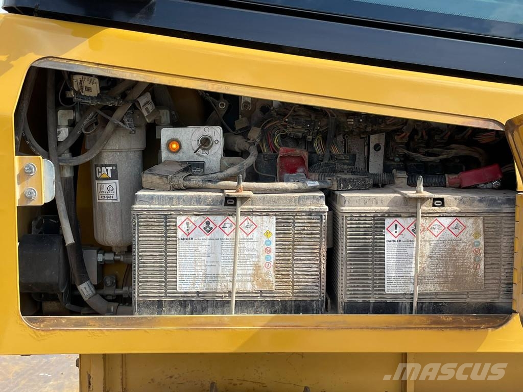CAT D2 LGP 12A | LEICA GPS Buldozer sobre oruga