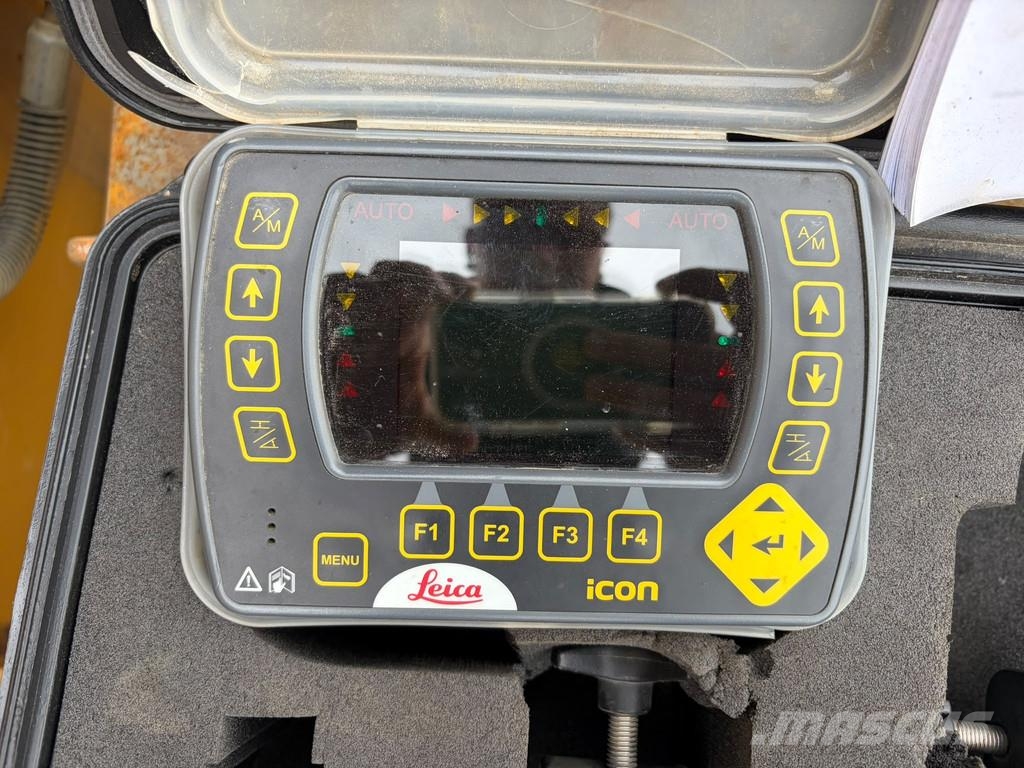 CAT D2 LGP 12A | LEICA GPS Buldozer sobre oruga