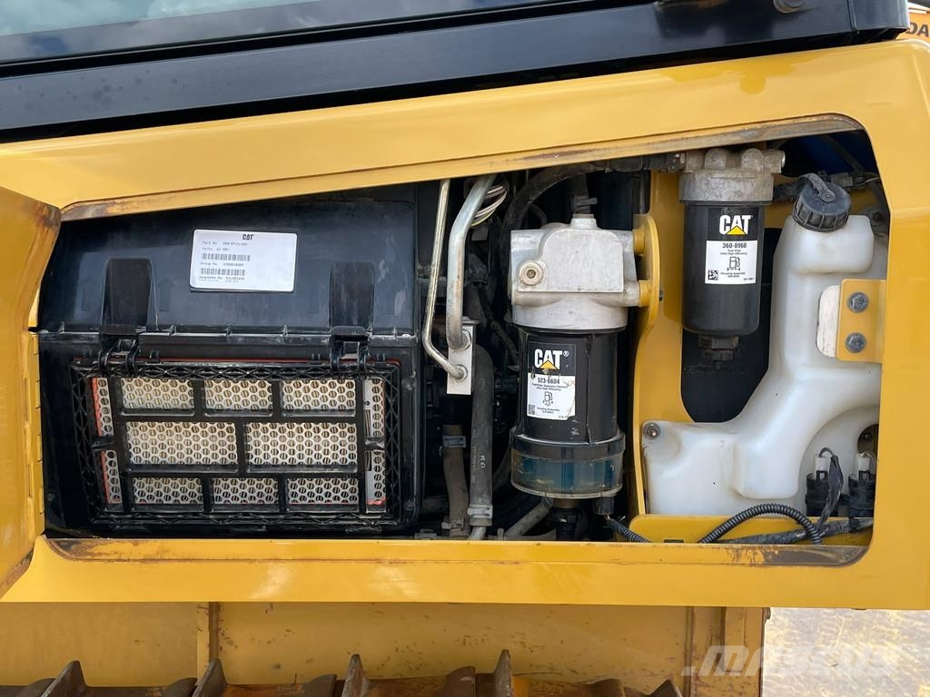 CAT D2 LGP 12A | LEICA GPS Buldozer sobre oruga