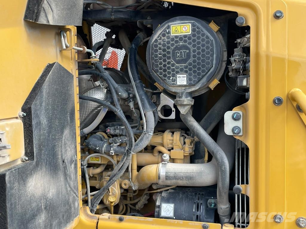 CAT D2 LGP 12A | LEICA GPS Buldozer sobre oruga