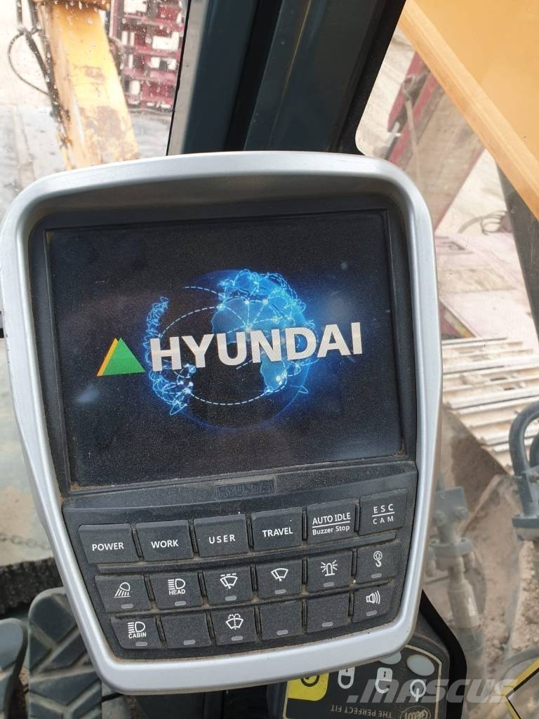 Hyundai HX 220 L Roomikekskavaatorid