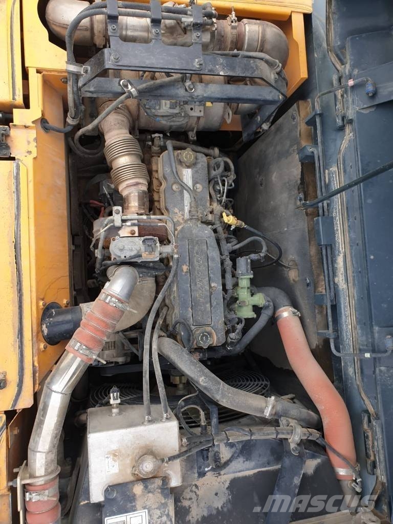 Hyundai HX 220 L Roomikekskavaatorid
