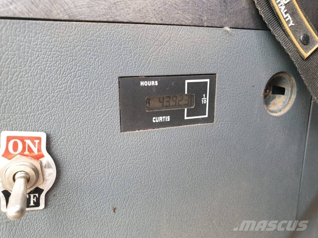 Hyundai HX 220 L Roomikekskavaatorid