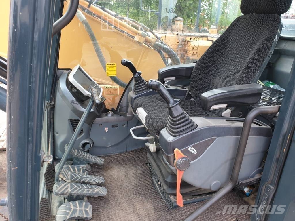 Hyundai HX 220 L Roomikekskavaatorid